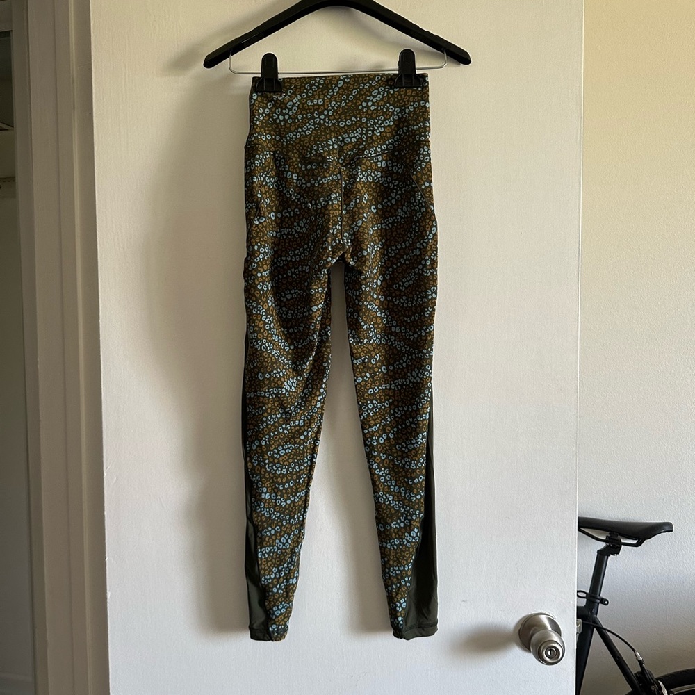 Aerie Offline Green/Blue Floral Mesh Side High Waisted Leggings size Small EUC - Picture 5 of 9